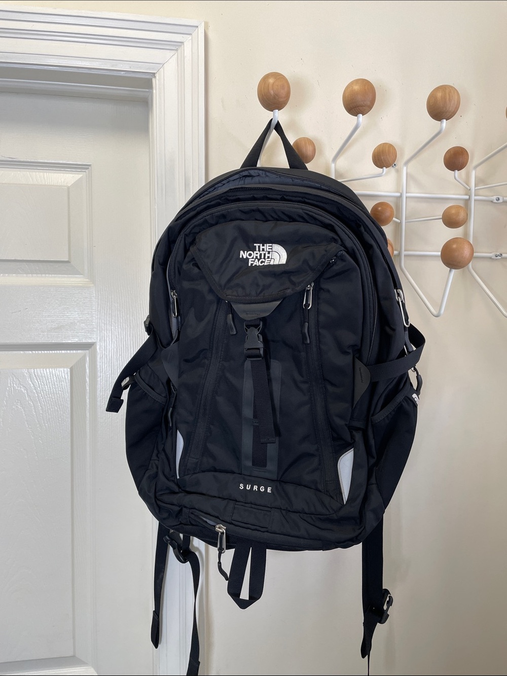 The North Face - Surge outdoor Backpack - Black